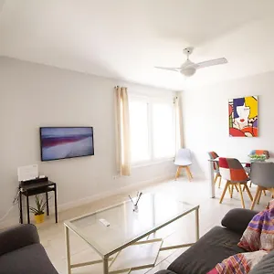 https://primera-linea-de-playa-terraza-y-vista-al-mar.es-andalucia.com